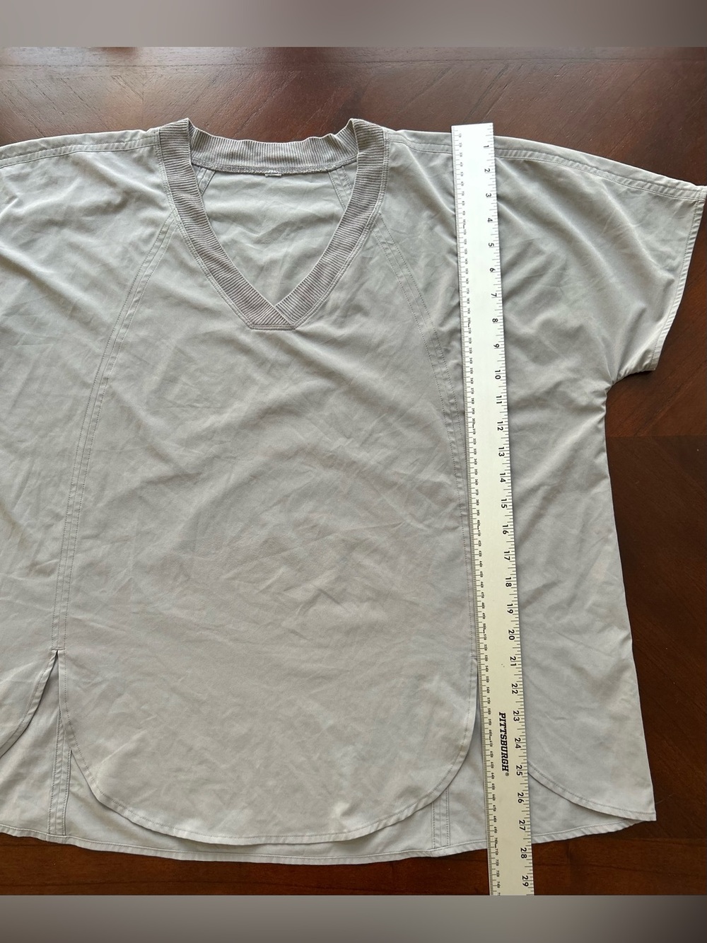 Athleta Light Gray V-Neck Short Sleeve Tee size 1X - Picture 2 of 5